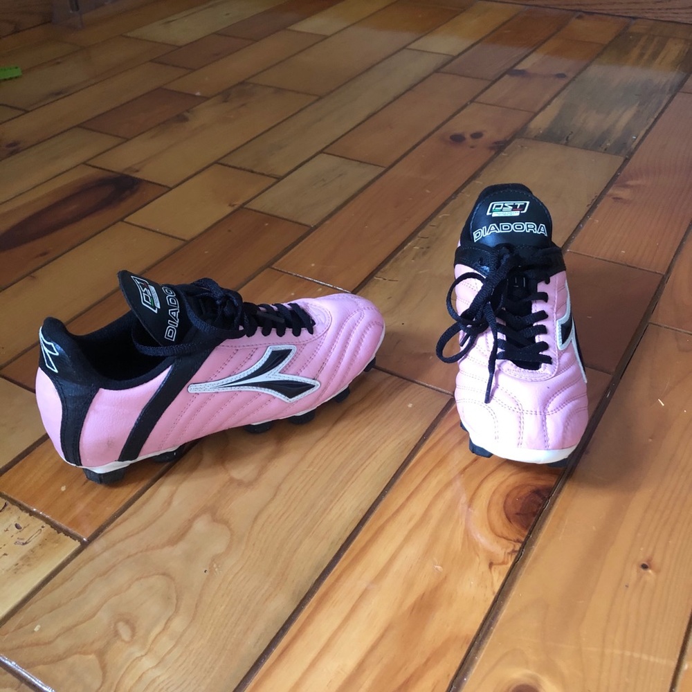 4.5 Girls Youth Soccer shoes